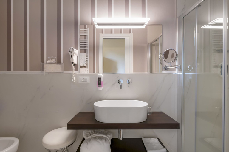 Bathroom 5, Grand Hotel Tettuccio, Pistoia