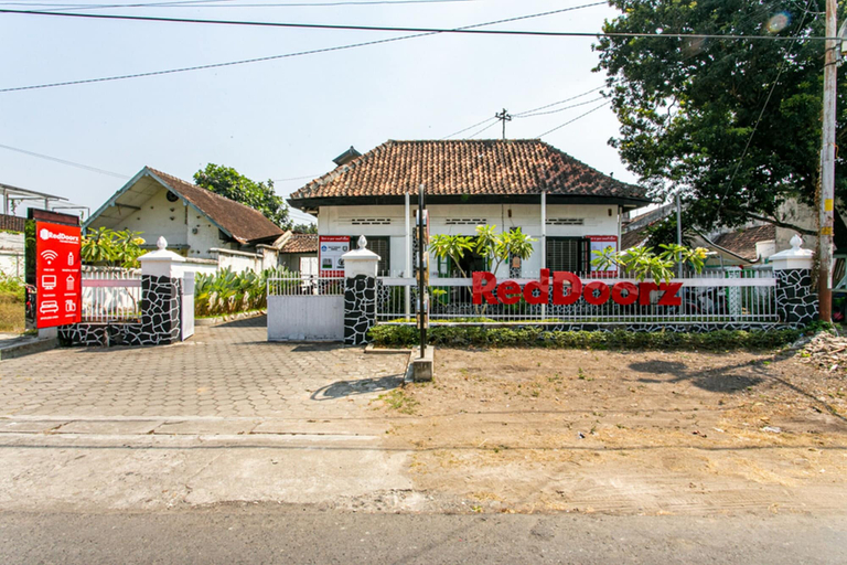 Exterior & Views 2, RedDoorz Plus near Taman Sari 2, Yogyakarta