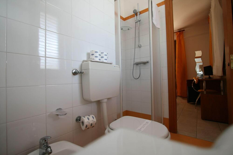Bathroom 4, Iride Hotel, Trapani