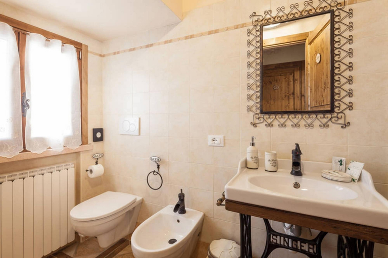 Bathroom 5, B&B La Casa delle Rondini, Mantua