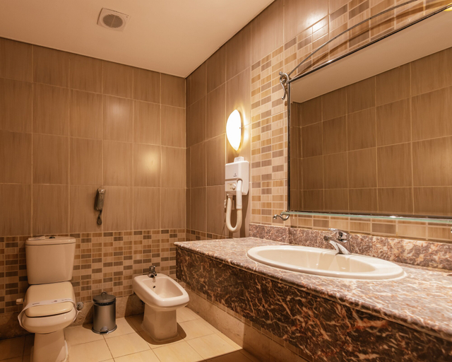 Bathroom 5, AMC Royal Hotel & Spa, Al-Ghurdaqah