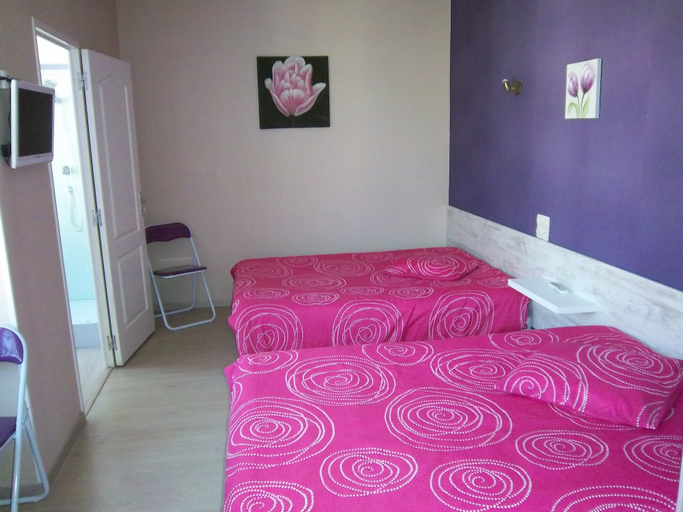 Bedroom 3, Hotel Le Colbert, Marne