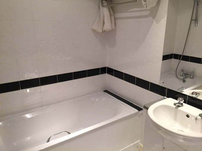 Bathroom 5, Purdy Lodge, Northumberland