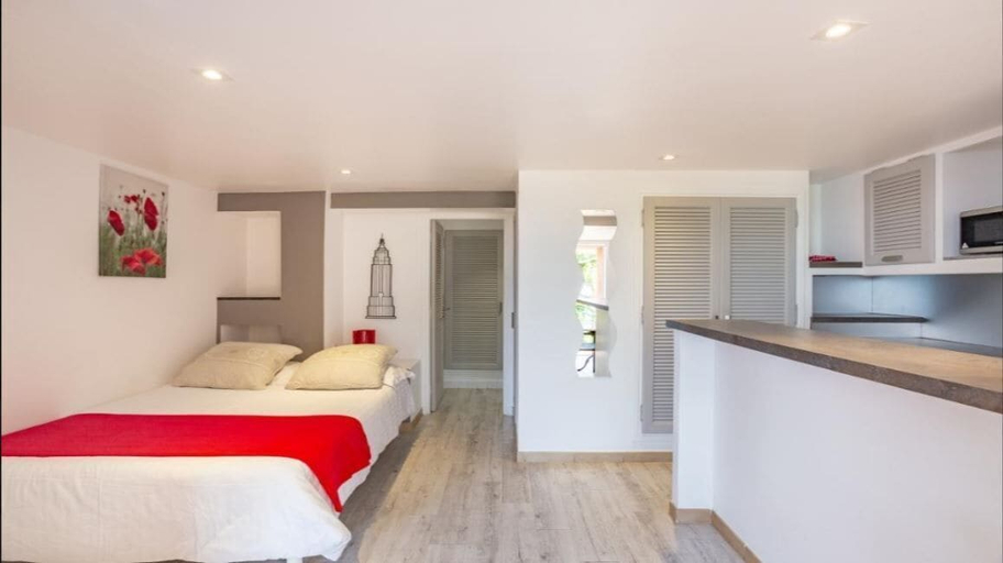 Bedroom 5, Lou Trelus, Var