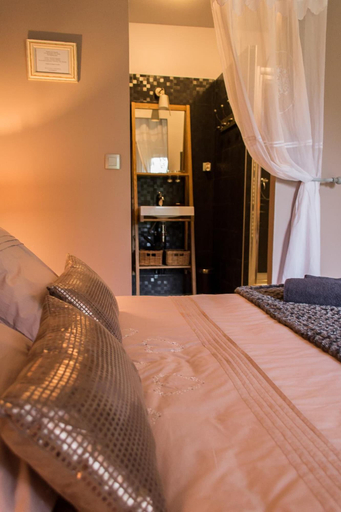 Bedroom 5, Le Brame, Oise