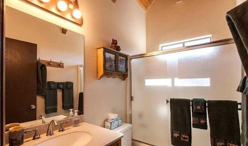 Bathroom 4, Pinnacle View, Nevada