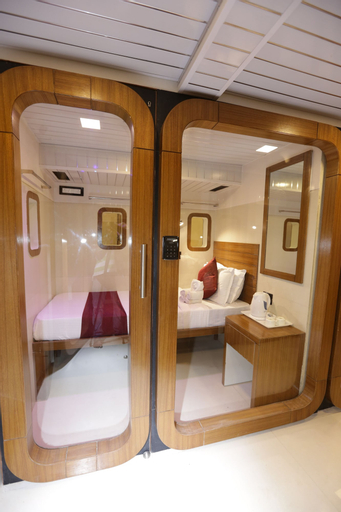 Qubestay Airport Capsule Hotel & Hostel, Mumbai Suburban