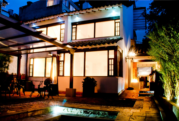 Exterior & Views