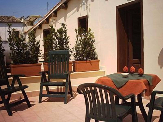 Others 5, Albergo La Fontanella, Syracuse