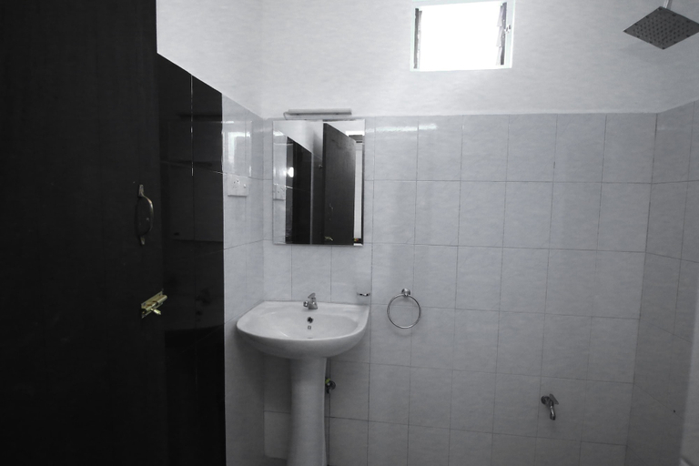 Bathroom 3, Yoho Bro Colombo 03, Thimbirigasyaya