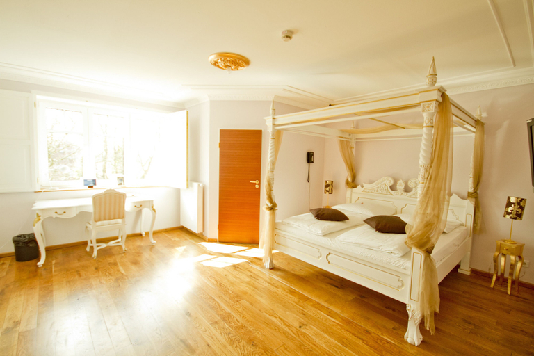 Bedroom 3, Landhotel Beverland, Warendorf
