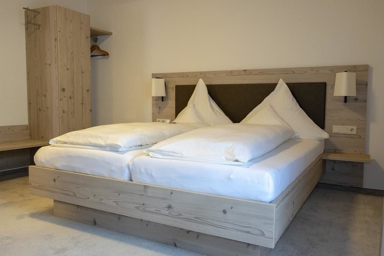 Bedroom 3, Landgasthaus Zollerstuben, Bodenseekreis