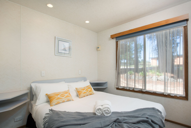 Bedroom 2, Daylesford Holiday Park, Hepburn - East