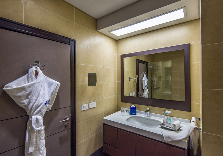Bathroom 5, Kin Plaza Arjaan By Rotana, Kinshasa