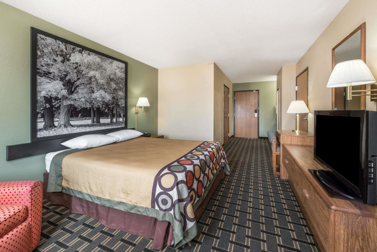 Bedroom 2, Super 8 by Wyndham Greenville, Bond