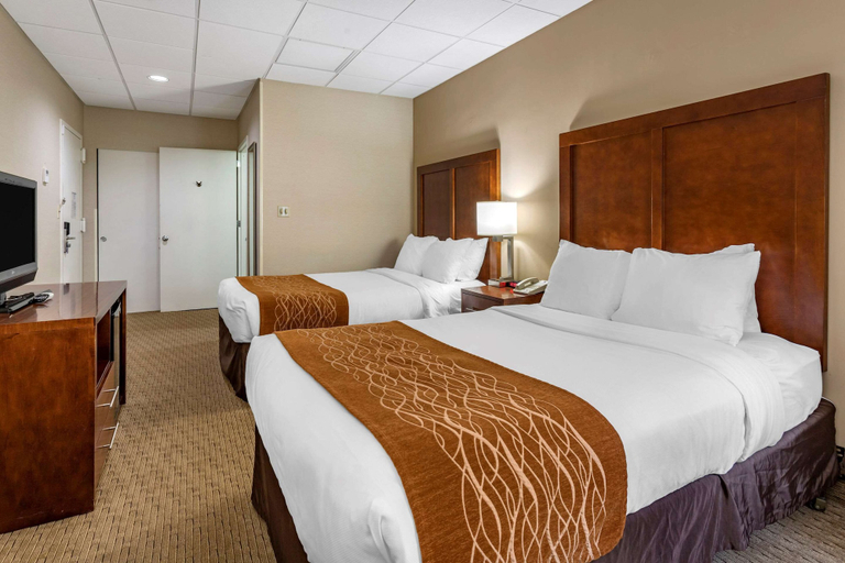 Bedroom 3, Comfort Inn Syosset - Long Island, Nassau