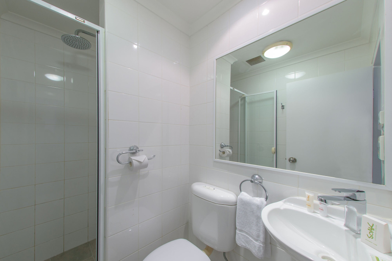 Bathroom 5, Silkari Urban CKS Sydney Airport Hotel, Sydney