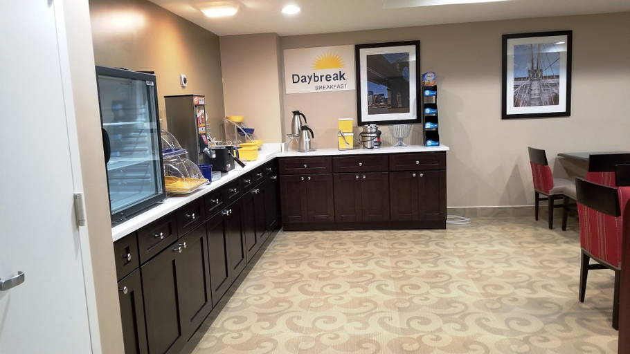 Food & Drinks 4, Days Inn by Wyndham Brooklyn Marine Park, New York