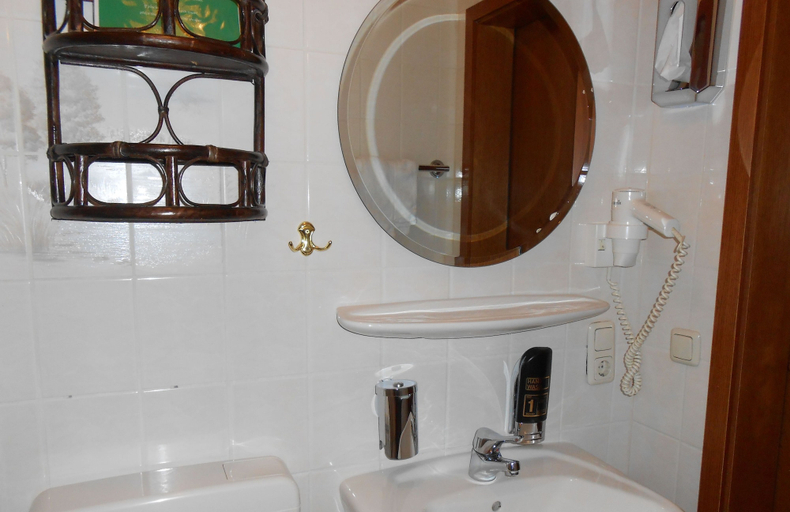 Bathroom 5, Hotel Zum Josefshof, Bernkastel-Wittlich