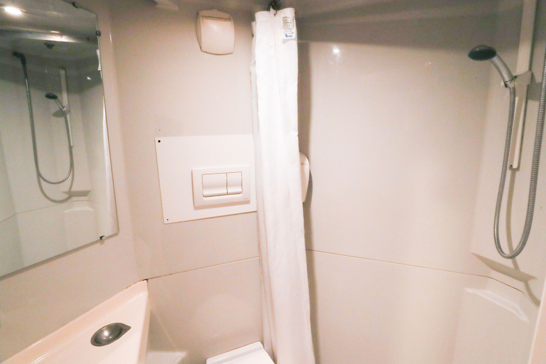 Bathroom 4, Premiere Classe Saint Quentin, Aisne
