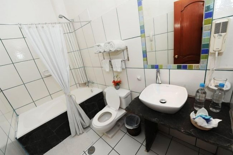 Bathroom 4, Eureka San Blas, Cusco