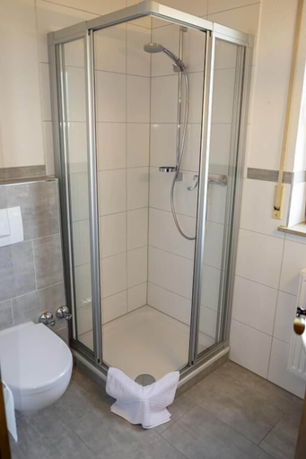 Bathroom 4, Landgasthaus Zollerstuben, Bodenseekreis