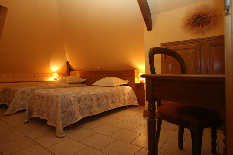 Bedroom 3, Chambres d'Hotes Larnaudie, Dordogne