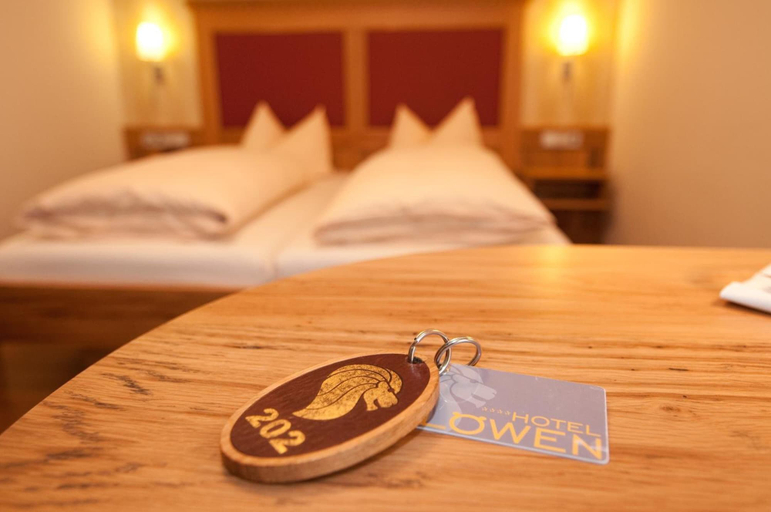 Bedroom 2, Hotel & Gasthof Löwen, Ulm