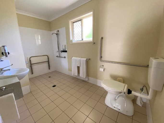 Bathroom 4, Country Roads Motor Inn Gayndah Qld, Gayndah