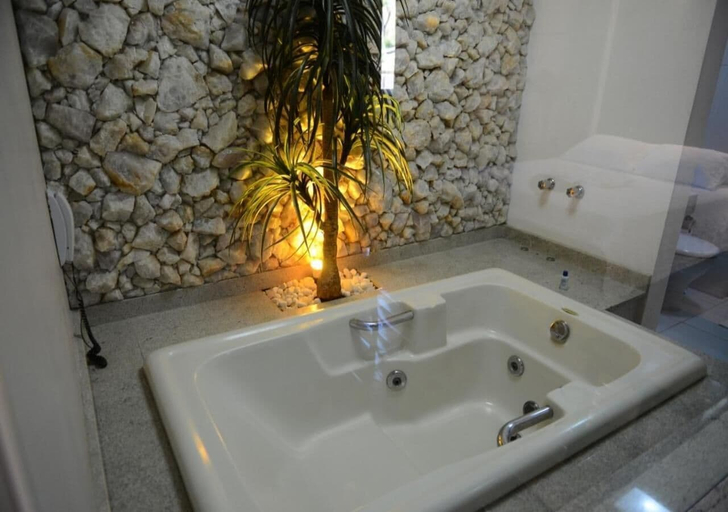 Bathroom 4, Ubaense Plaza Hotel, Ubá