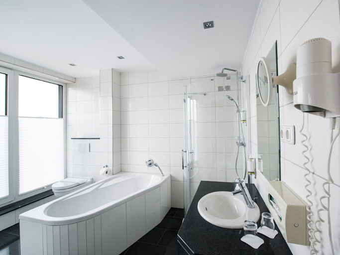 Bathroom 5, Design-Konferenzhotel Steinernes Schweinchen, Kassel