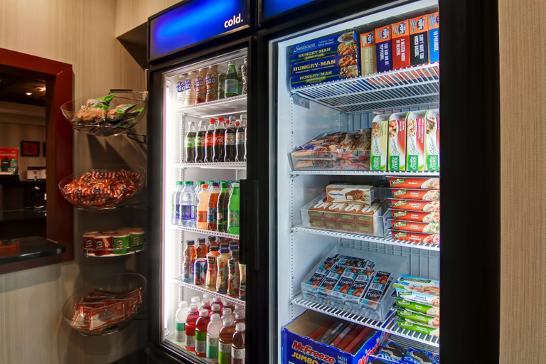 Food & Drinks 5, Hampton Inn & Suites by Hilton Red Deer, Division No. 8