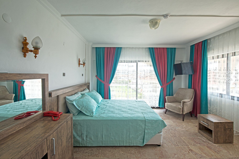 Bedroom 4, Hotel Paris, Ayvalık