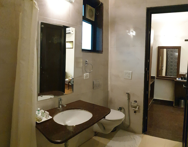 Bathroom 4, Clarissa Resort, Nainital