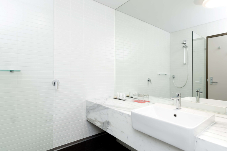 Bathroom 5, Rydges Parramatta, Sydney