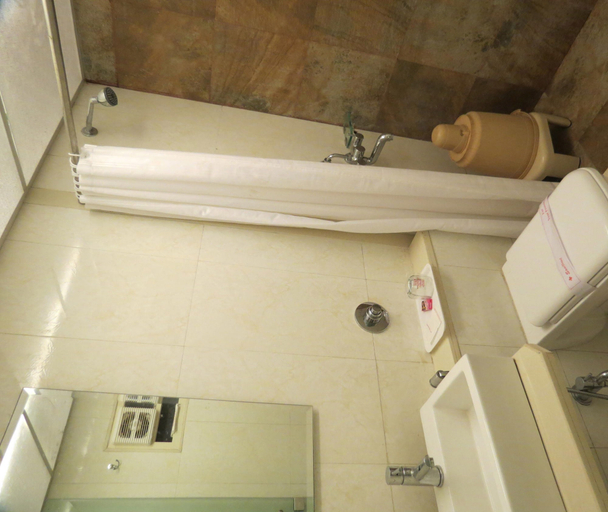 Bathroom 4, Hotel Sunny International, Satara