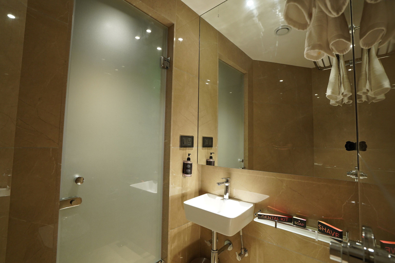 Bathroom 4, Ginger Mumbai Goregaon, Mumbai Suburban