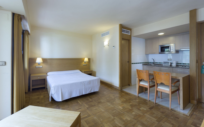 Bedroom 4, MS Apartamentos Puerto Marina, Málaga