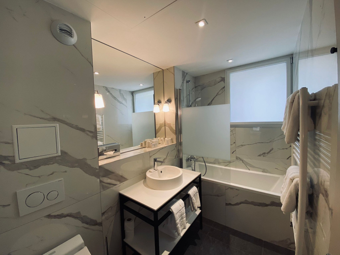 Bathroom 5, Hôtel Tourisme Avenue, Paris