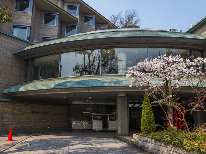 Exterior & Views 11