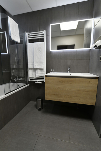 Bathroom 4, In Situ Hotel, Nord