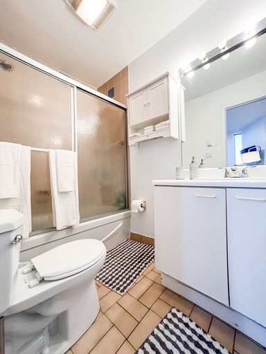 Bathroom 3, The Bay Suites - Le Plateau-Mont-Royal, Montréal