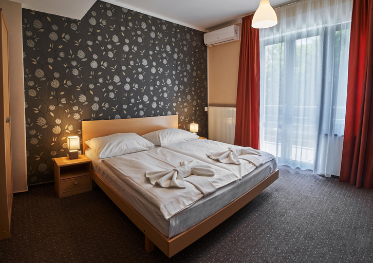 Bedroom 3, Hotel Korona, Siklósi