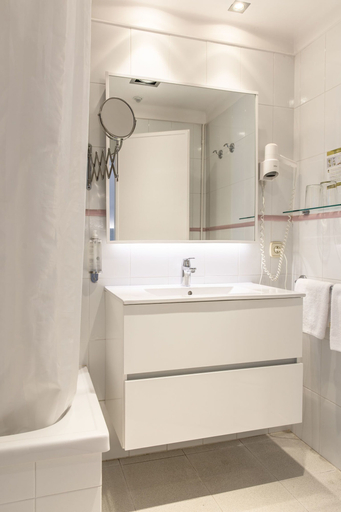 Bathroom 4, Hotel Casamar, Girona
