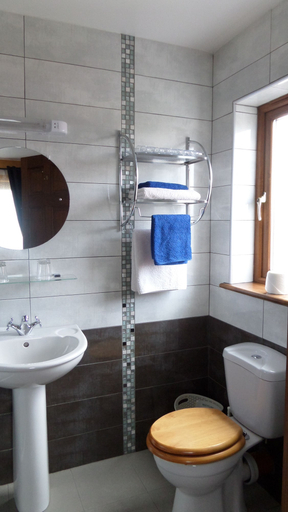 Bathroom 5, Rossroe Lodge