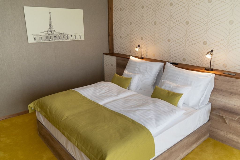 Bedroom 3, Hotel Kristály, Ajka