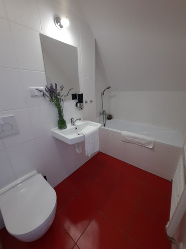 Bathroom 3, Vincent, Zlín