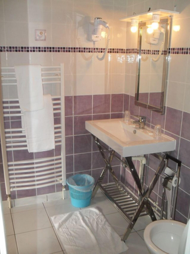Bathroom 4, Modern'Hotel, Nord