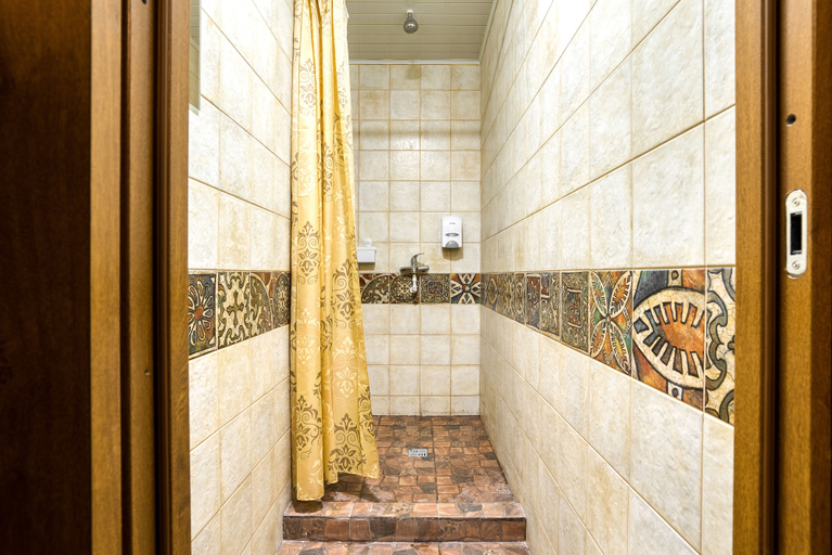 Bathroom 4, Winterfell on Tretyakovskaya, Central