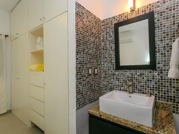 Bathroom, Da Vinci 102 by Praia, Cozumel